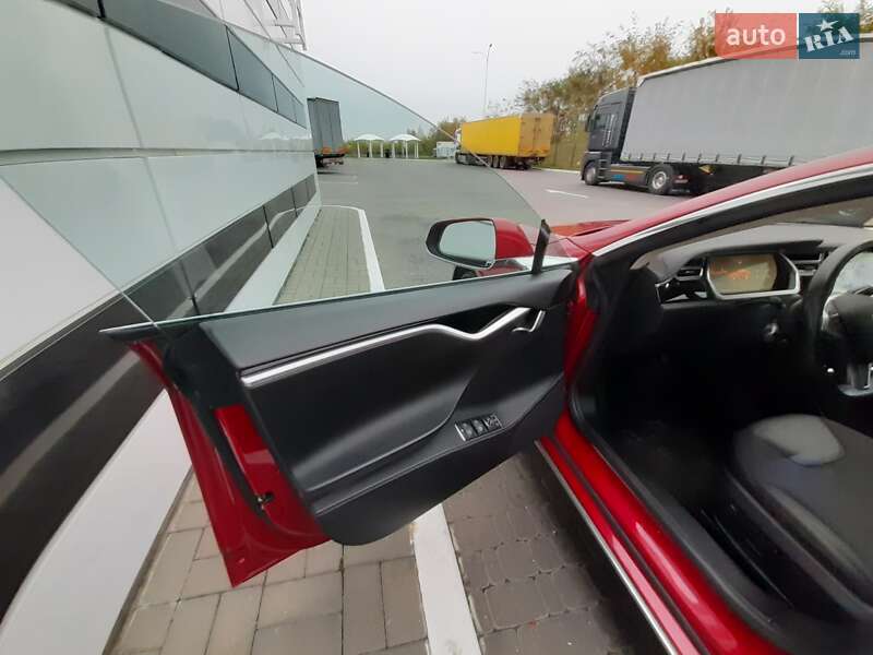 Лифтбек Tesla Model S 2014 в Ровно
