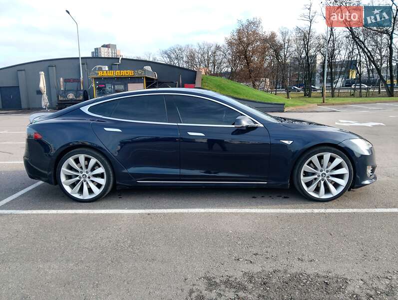 Лифтбек Tesla Model S 2014 в Киеве фото 4 Лифтбек Tesla Model S 2014 в Киеве