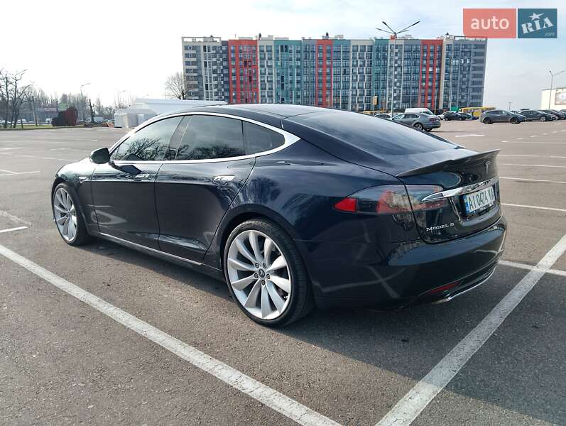 Лифтбек Tesla Model S 2014 в Киеве