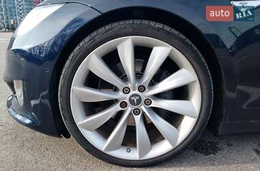 Лифтбек Tesla Model S 2014 в Киеве