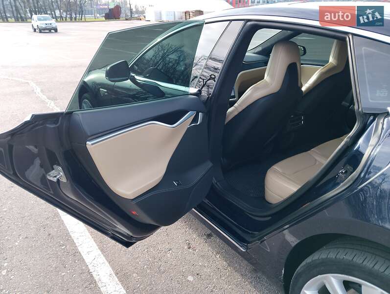 Лифтбек Tesla Model S 2014 в Киеве