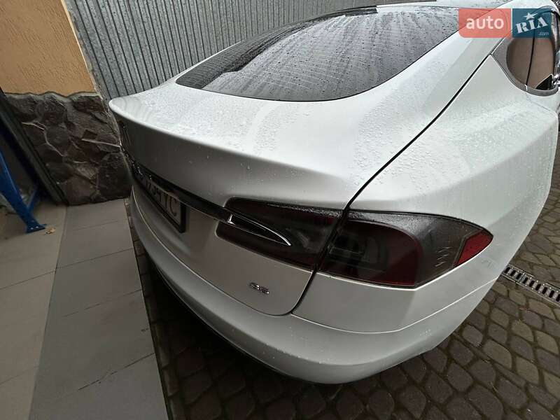 Лифтбек Tesla Model S 2013 в Львове