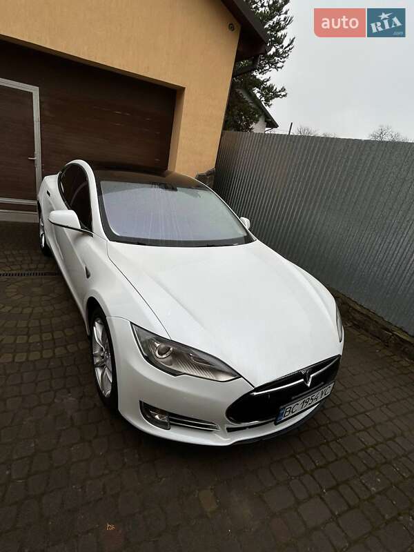 Лифтбек Tesla Model S 2013 в Львове