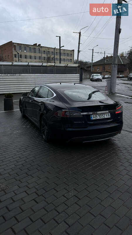 Лифтбек Tesla Model S 2015 в Виннице