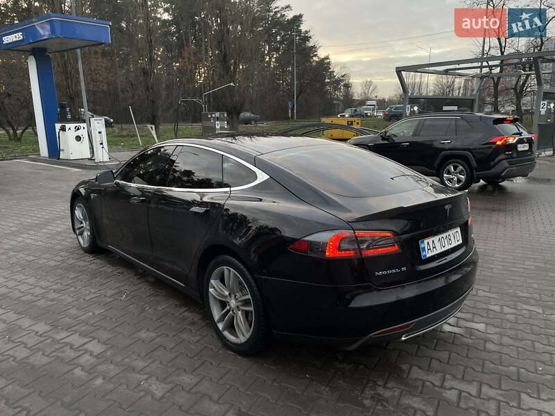 Лифтбек Tesla Model S 2014 в Киеве