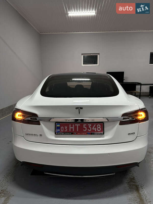 Лифтбек Tesla Model S 2015 в Миргороде