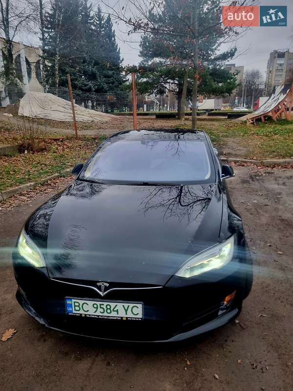 Лифтбек Tesla Model S 2016 в Львове