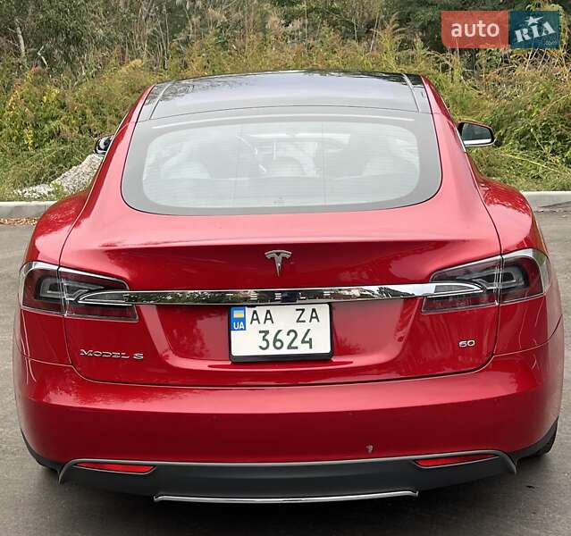 Лифтбек Tesla Model S 2013 в Киеве фото 3 Лифтбек Tesla Model S 2013 в Киеве