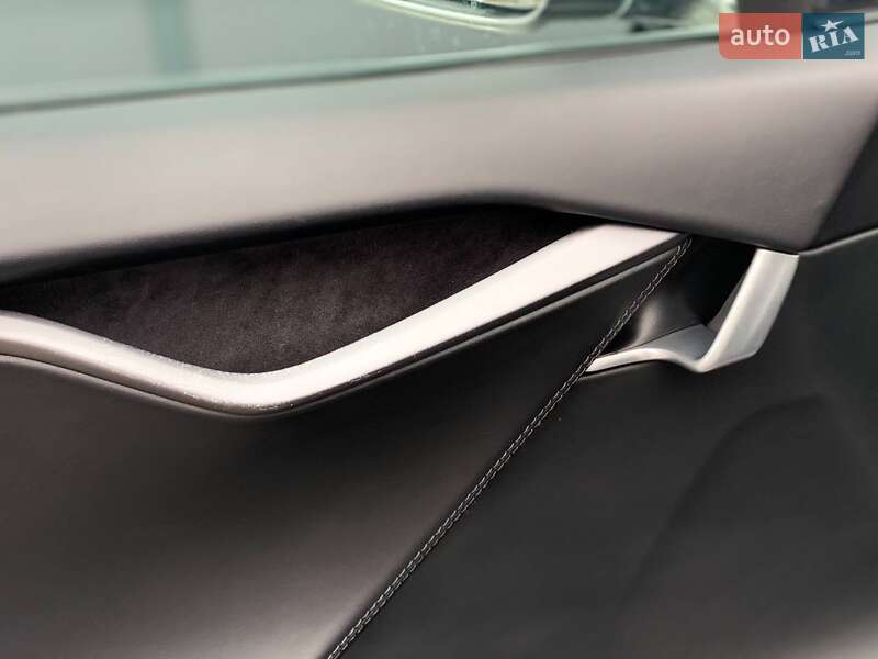 Лифтбек Tesla Model S 2019 в Киеве