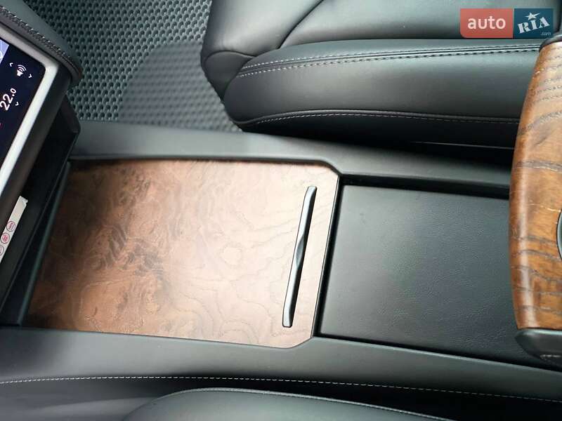 Лифтбек Tesla Model S 2019 в Киеве