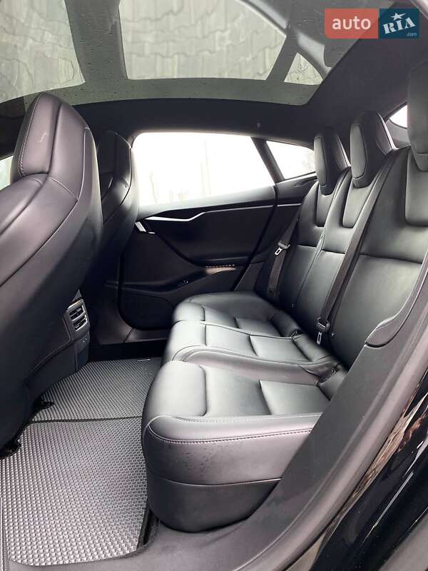 Лифтбек Tesla Model S 2019 в Киеве
