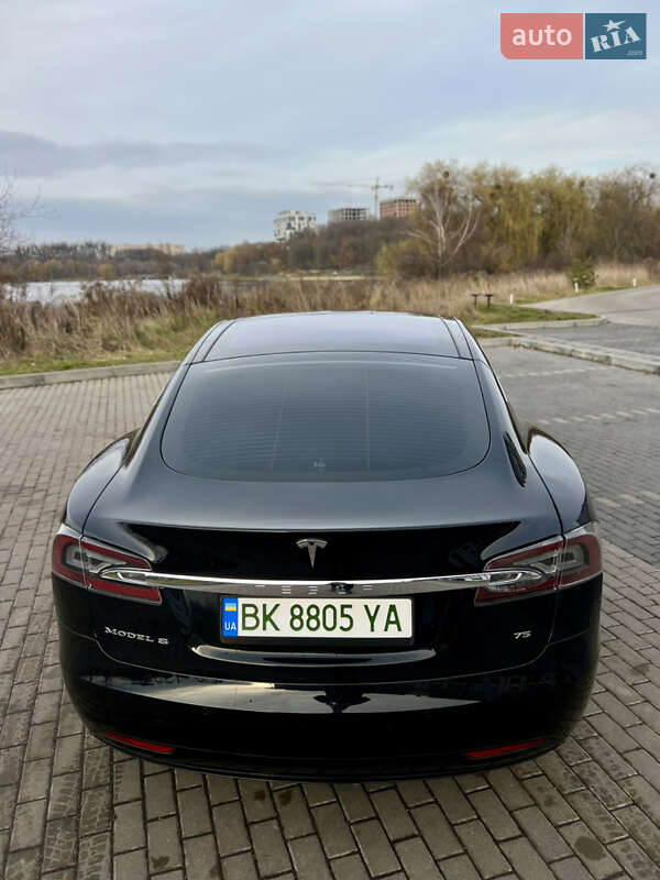 Лифтбек Tesla Model S 2017 в Ровно фото 13 Лифтбек Tesla Model S 2017 в Ровно