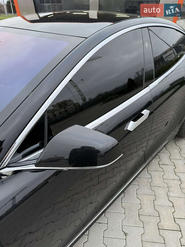 Лифтбек Tesla Model S 2017 в Харькове