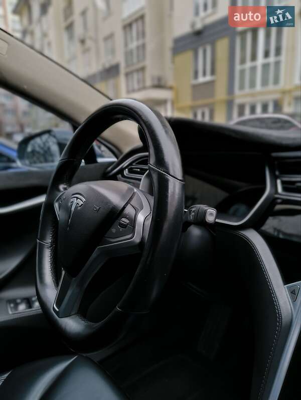 Лифтбек Tesla Model S 2014 в Киеве