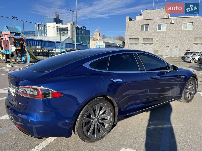 Лифтбек Tesla Model S 2017 в Киеве