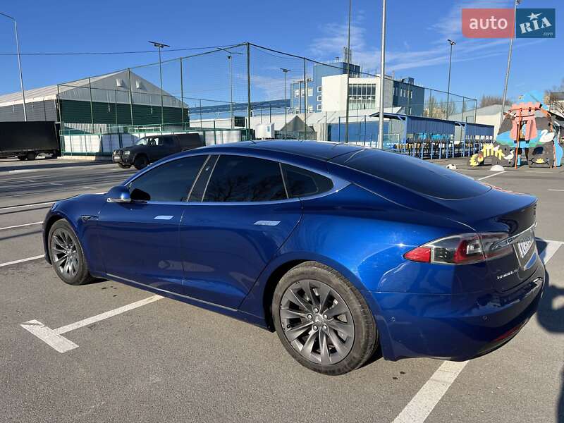 Лифтбек Tesla Model S 2017 в Киеве