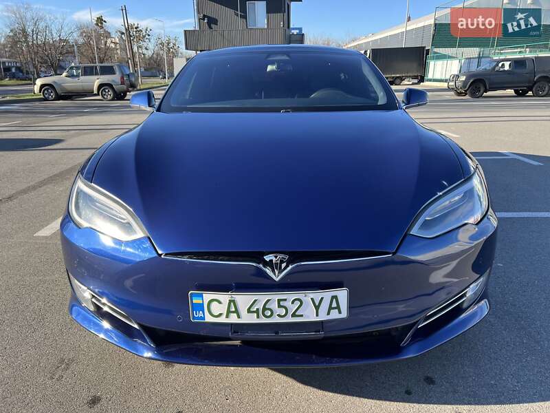 Лифтбек Tesla Model S 2017 в Киеве