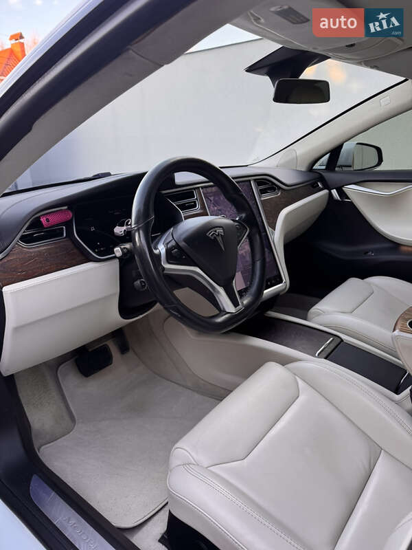 Лифтбек Tesla Model S 2018 в Киеве