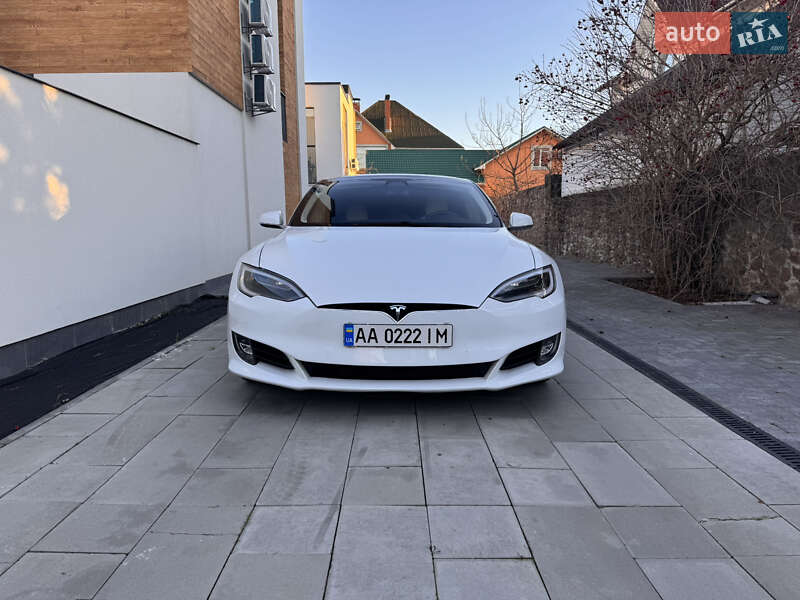 Лифтбек Tesla Model S 2018 в Киеве