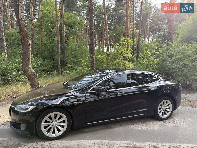 Лифтбек Tesla Model S 2016 в Киеве