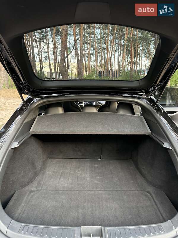 Лифтбек Tesla Model S 2016 в Киеве