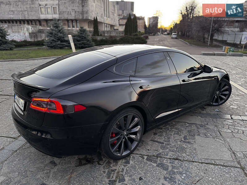 Лифтбек Tesla Model S 2017 в Киеве фото 7 Лифтбек Tesla Model S 2017 в Киеве