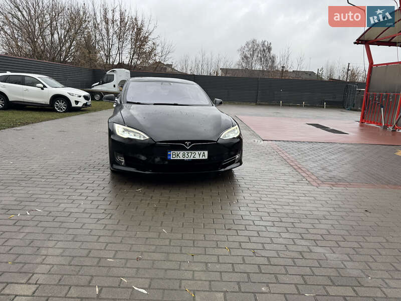 Лифтбек Tesla Model S 2019 в Радивилове