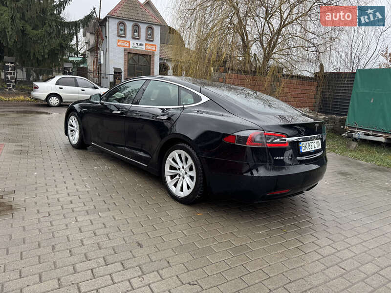Лифтбек Tesla Model S 2019 в Радивилове