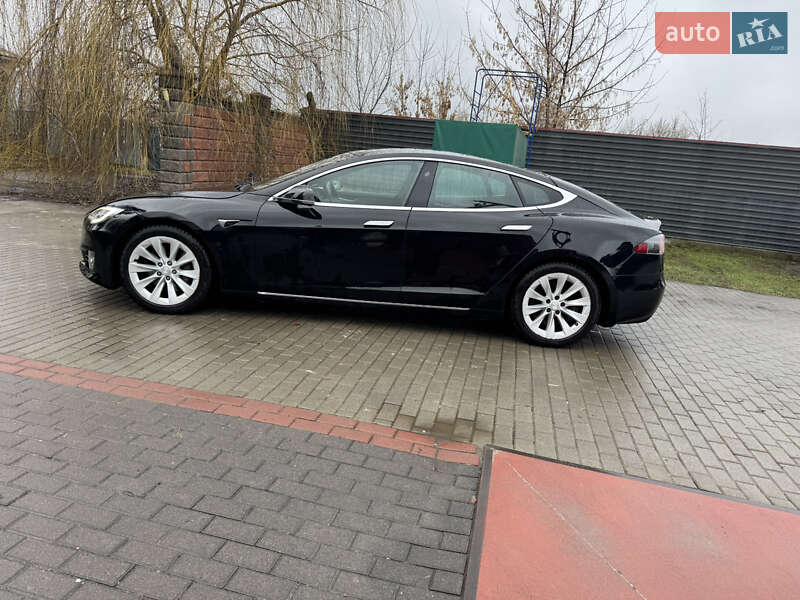 Лифтбек Tesla Model S 2019 в Радивилове