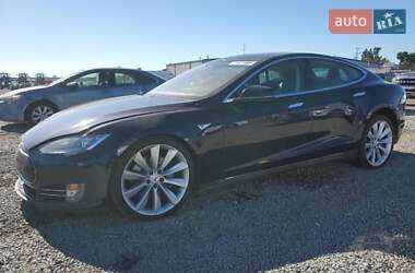 Лифтбек Tesla Model S 2015 в Дрогобыче