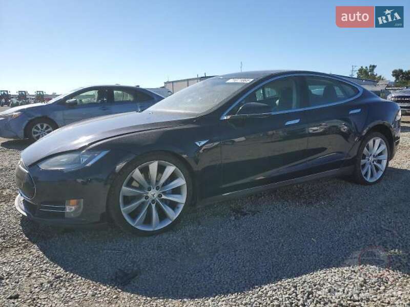 Лифтбек Tesla Model S 2015 в Дрогобыче фото Лифтбек Tesla Model S 2015 в Дрогобыче