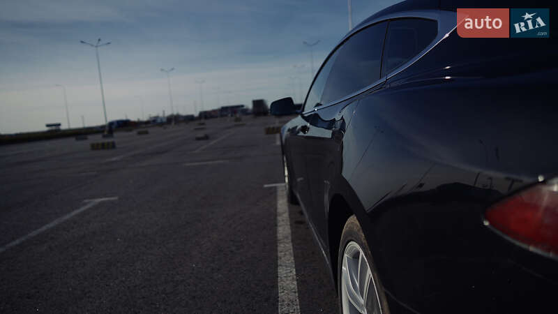 Лифтбек Tesla Model S 2013 в Львове