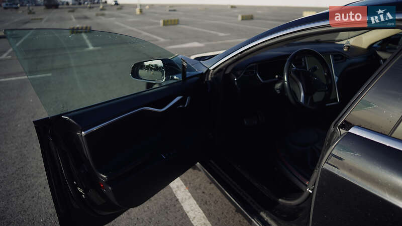 Лифтбек Tesla Model S 2013 в Львове