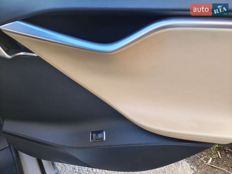 Лифтбек Tesla Model S 2013 в Ивано-Франковске фото 17 Лифтбек Tesla Model S 2013 в Ивано-Франковске