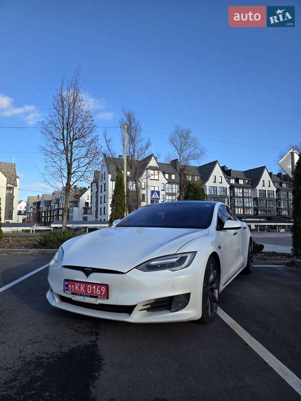 Лифтбек Tesla Model S 2017 в Киеве фото 3 Лифтбек Tesla Model S 2017 в Киеве