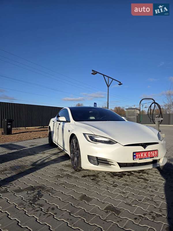 Лифтбек Tesla Model S 2017 в Киеве фото 9 Лифтбек Tesla Model S 2017 в Киеве