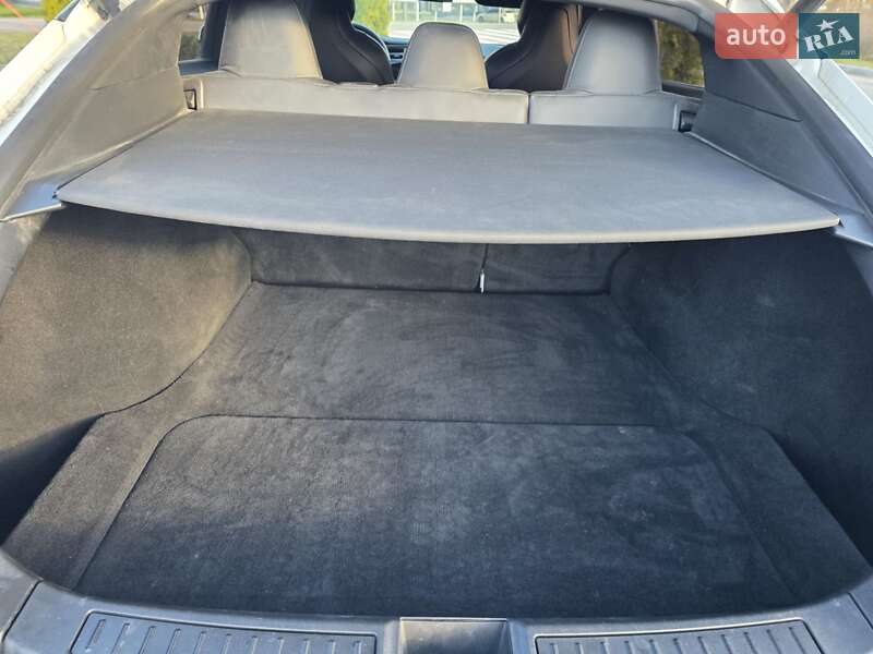 Лифтбек Tesla Model S 2017 в Киеве фото 12 Лифтбек Tesla Model S 2017 в Киеве