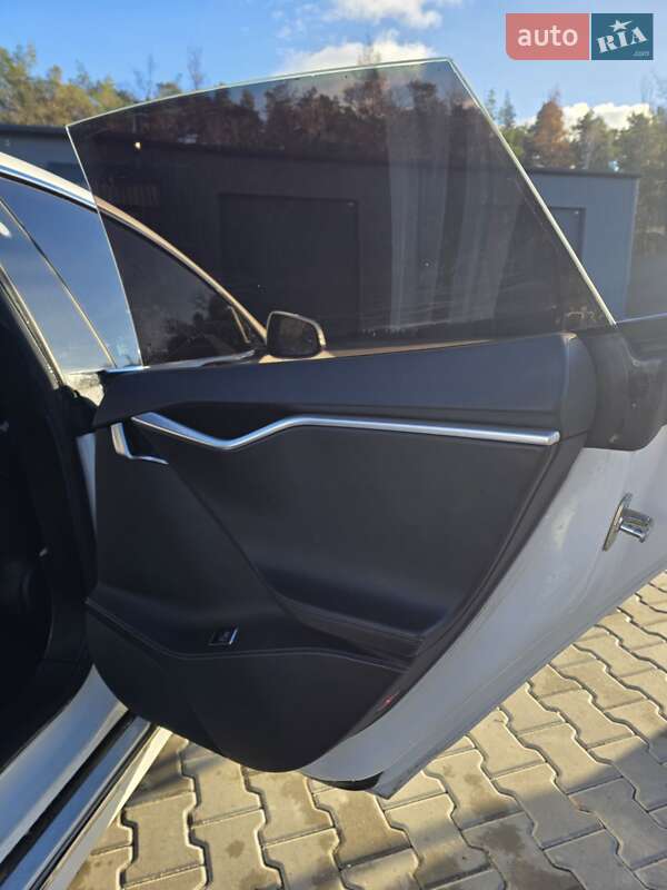 Лифтбек Tesla Model S 2017 в Киеве фото 25 Лифтбек Tesla Model S 2017 в Киеве