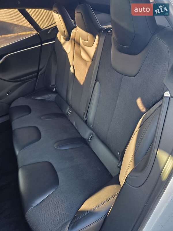 Лифтбек Tesla Model S 2017 в Киеве фото 30 Лифтбек Tesla Model S 2017 в Киеве