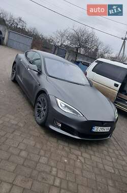 Лифтбек Tesla Model S 2017 в Львове