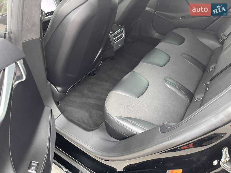 Лифтбек Tesla Model S 2016 в Киеве