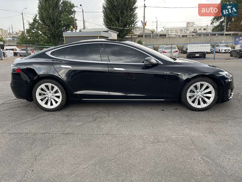 Лифтбек Tesla Model S 2016 в Киеве