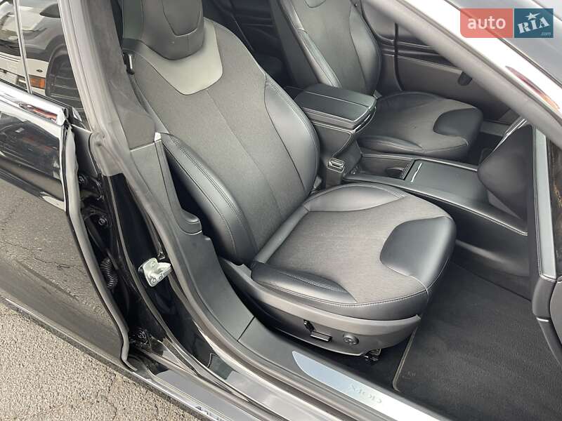 Лифтбек Tesla Model S 2016 в Киеве