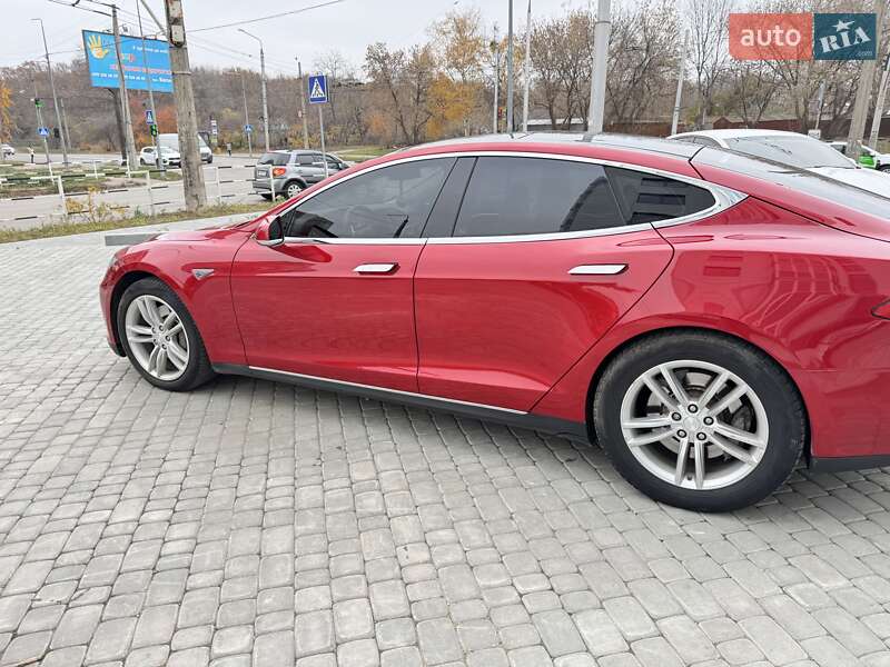 Лифтбек Tesla Model S 2014 в Полтаве фото 48 Лифтбек Tesla Model S 2014 в Полтаве