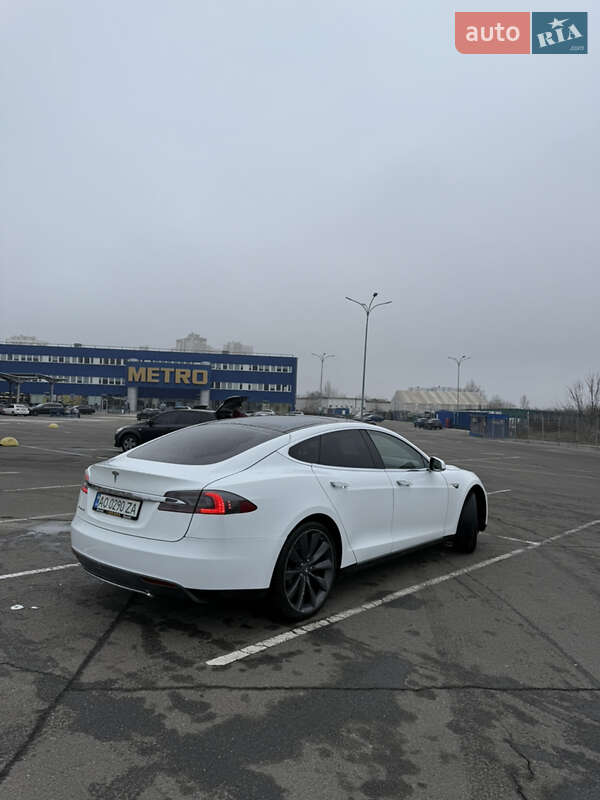 Лифтбек Tesla Model S 2013 в Киеве