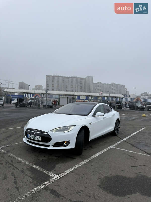 Лифтбек Tesla Model S 2013 в Киеве