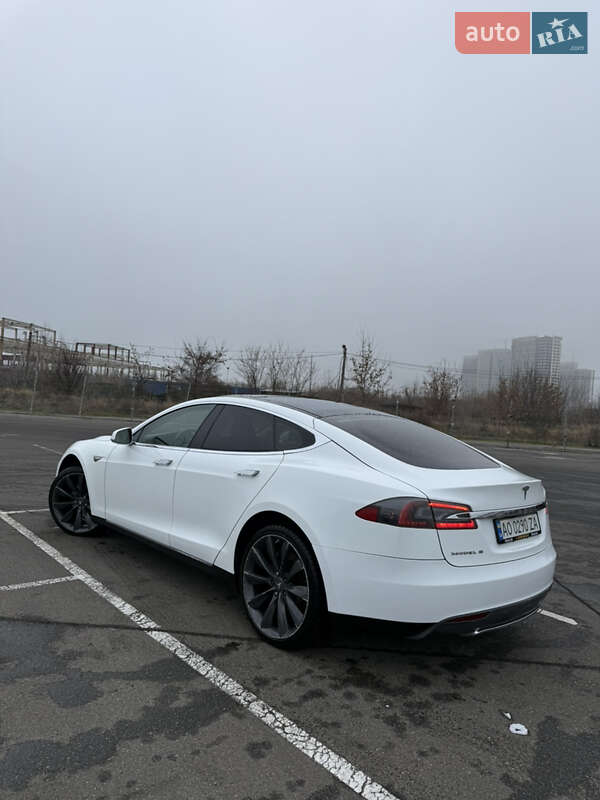 Лифтбек Tesla Model S 2013 в Киеве