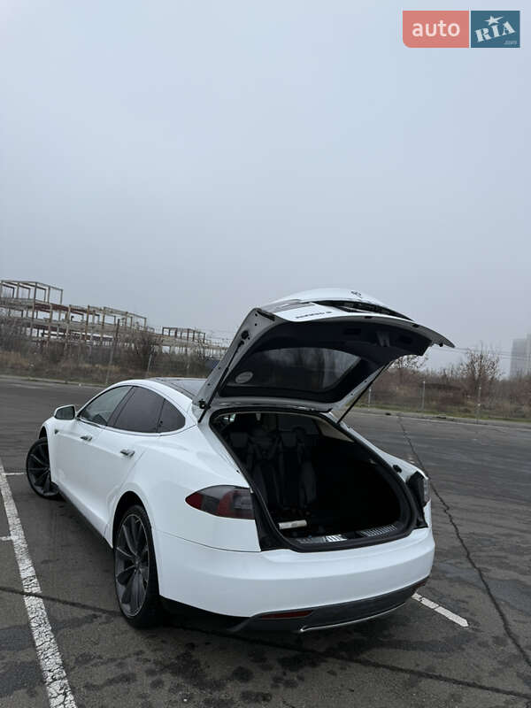 Лифтбек Tesla Model S 2013 в Киеве