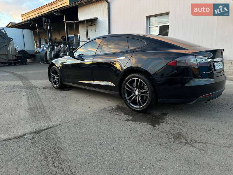 Лифтбек Tesla Model S 2015 в Одессе