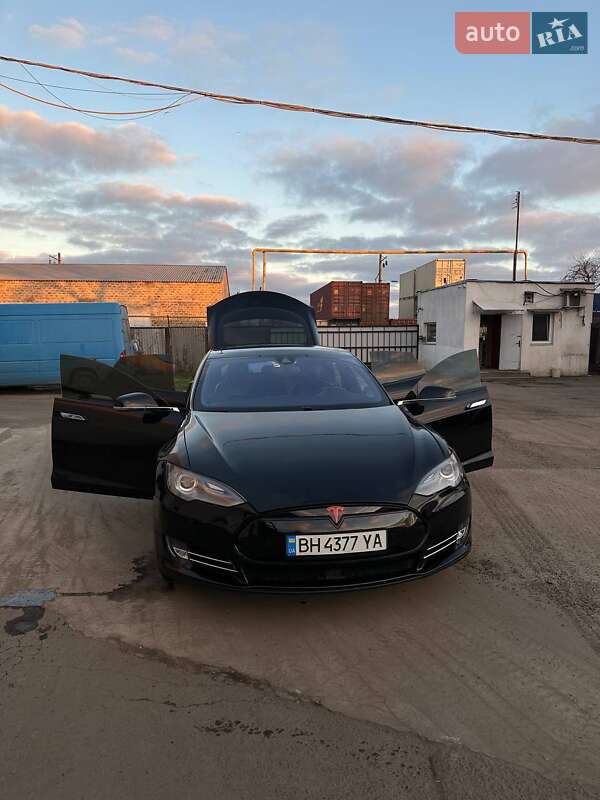 Лифтбек Tesla Model S 2015 в Одессе